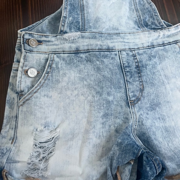 Bebe Distressed Suspender Shorts - Picture 4 of 8
